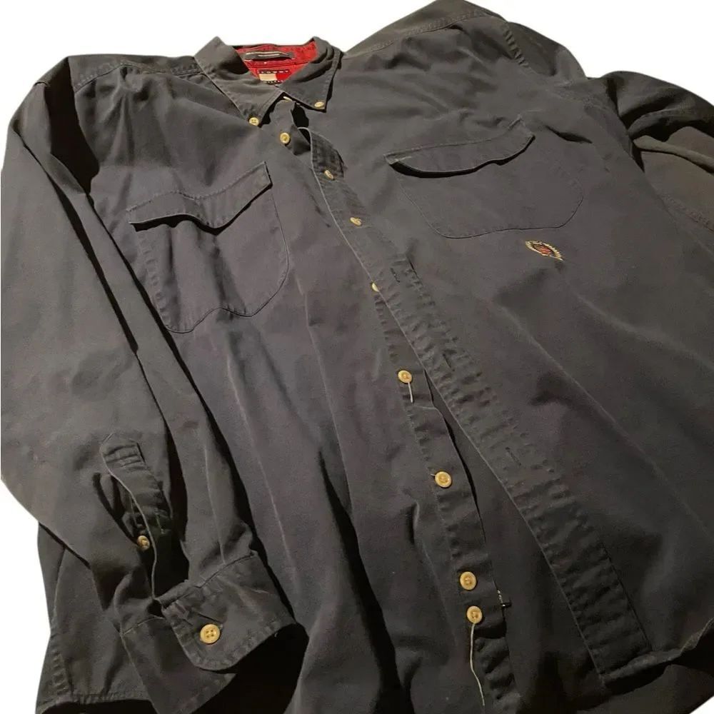Tommy Hilfiger size XL long sleeved button down great condition great style